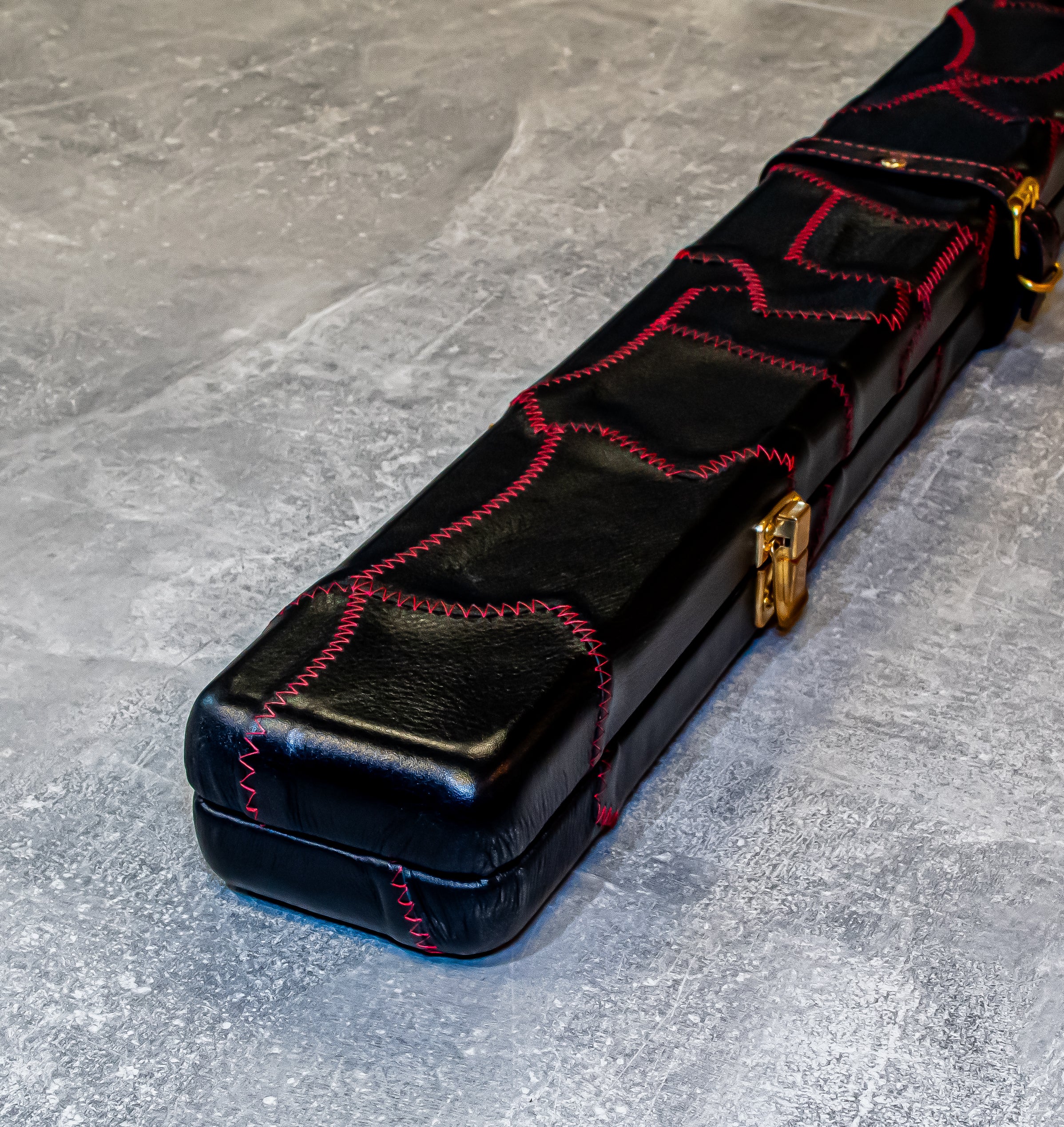 Tom Classic Patch Black/Red Stitch